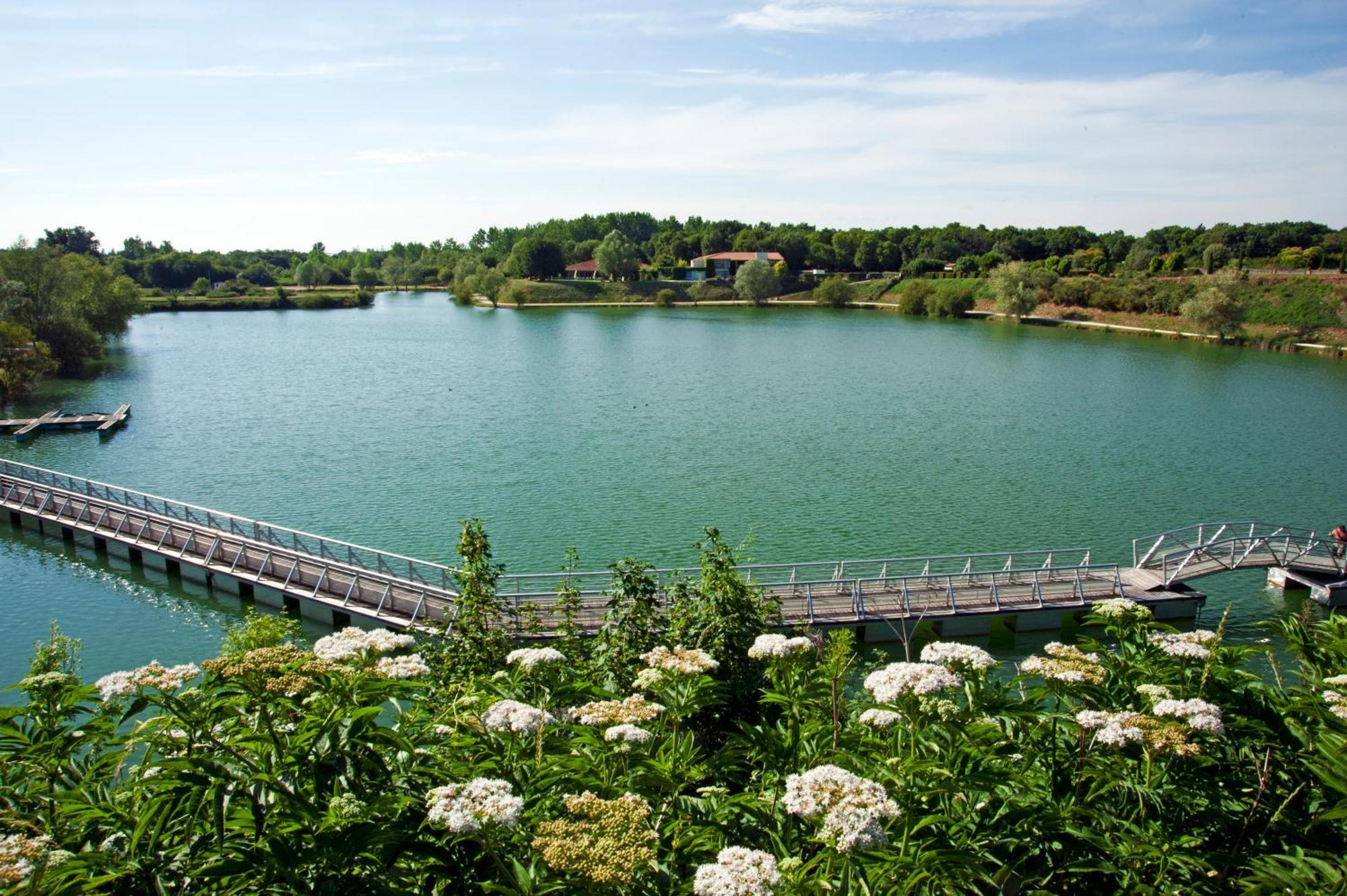 Les Jardins Du Lac Trizay Екстериор снимка