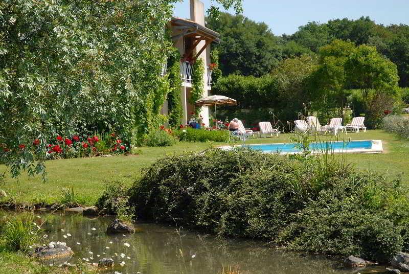 Les Jardins Du Lac Trizay Екстериор снимка