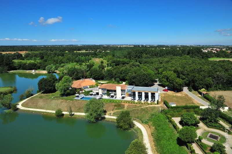 Les Jardins Du Lac Trizay Екстериор снимка