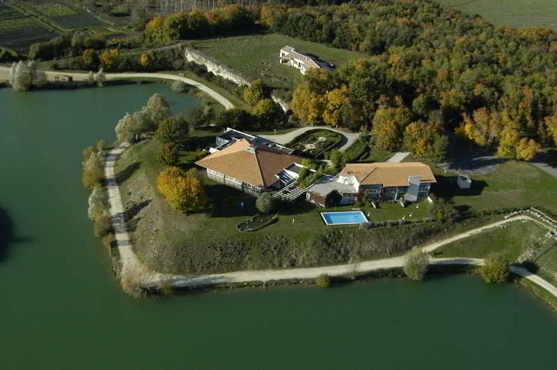 Les Jardins Du Lac Trizay Екстериор снимка